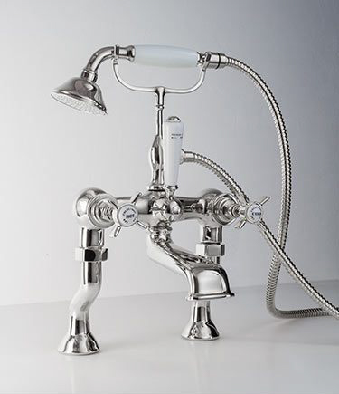 Klassische Badewannenarmatur mit Duschbrause (50HH)