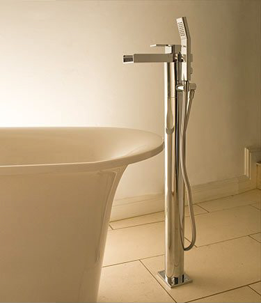Freistehende Wasserfall-Badewannenarmatur & Dusche (46J)